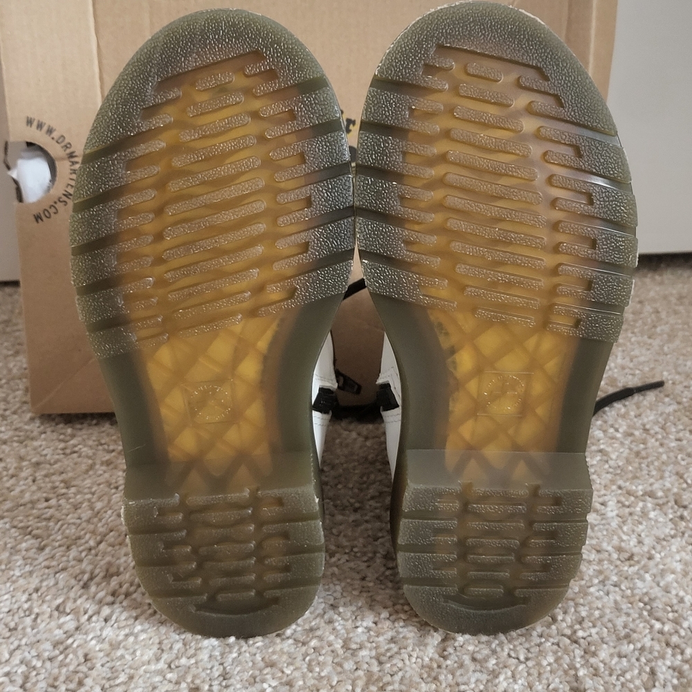 ♥️EUC♥️ DOC MARTENS GIRLS BOOTS - Picture 4 of 13